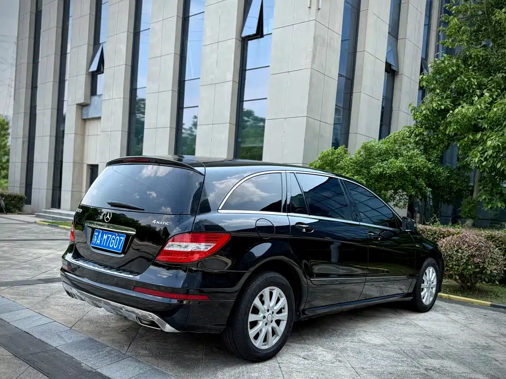 Mercedes-Benz R 2017 R 320 4MATIC