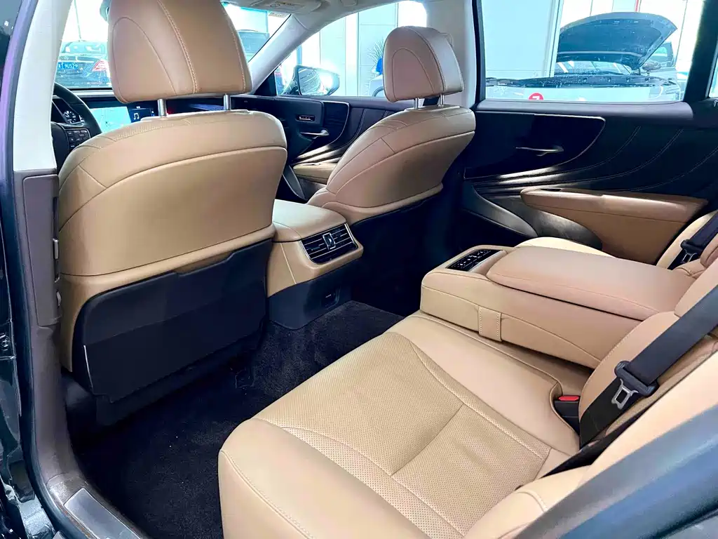 Lexus LS — миниатюра 9