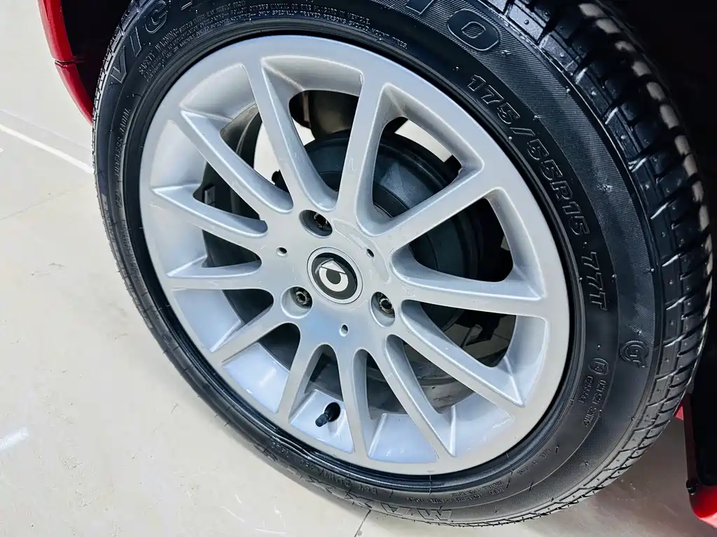 Smart fortwo 1.0 MHD New Year Special Edition, фото 12
