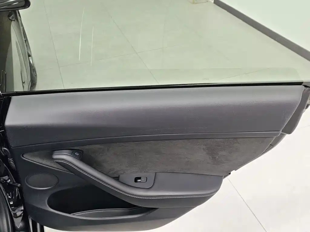 Tesla Model 3 — миниатюра 23
