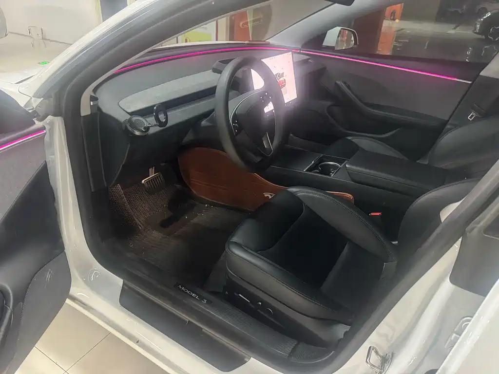 Tesla Model 3 — миниатюра 4