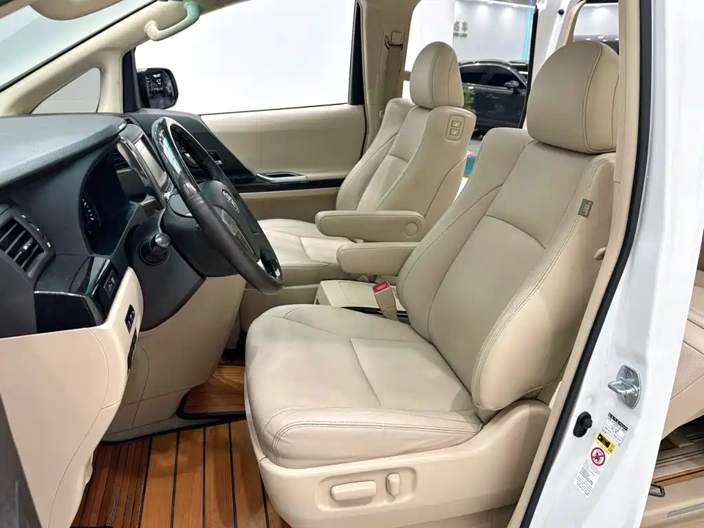 Toyota Alphard — миниатюра 9