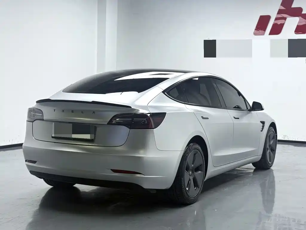 Tesla Model 3 — миниатюра 9