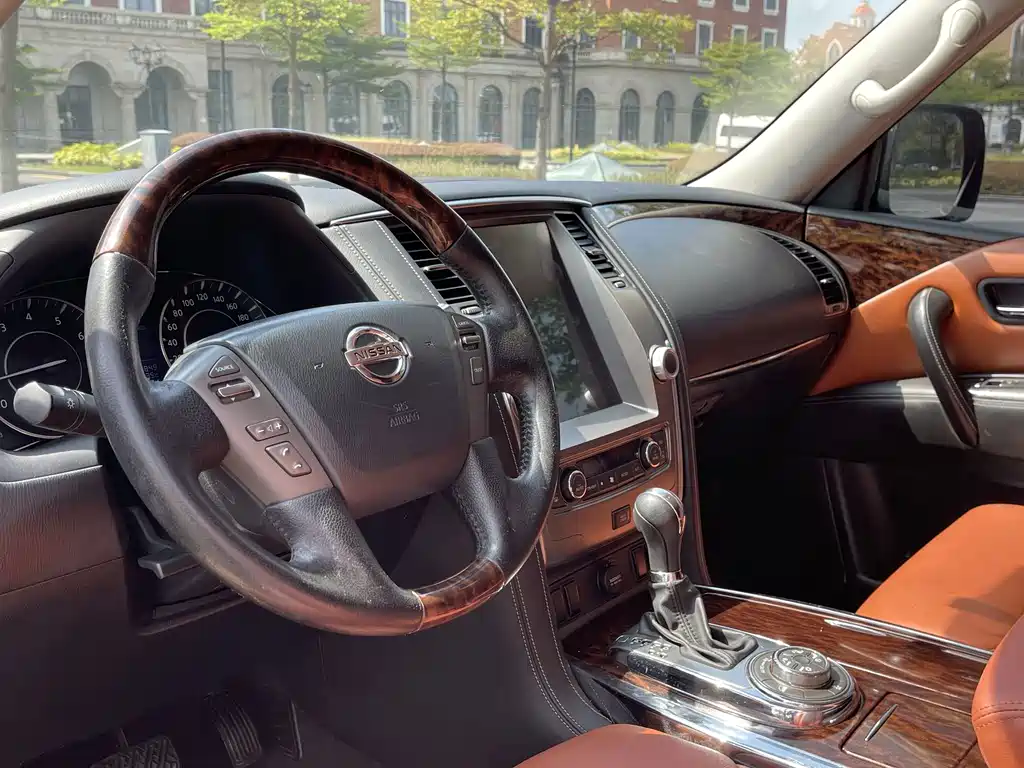 Nissan Patrol — миниатюра 12