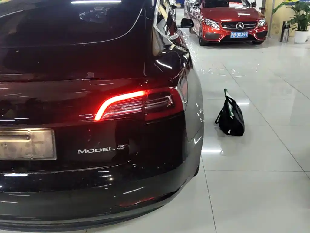 Tesla Model 3 — миниатюра 8