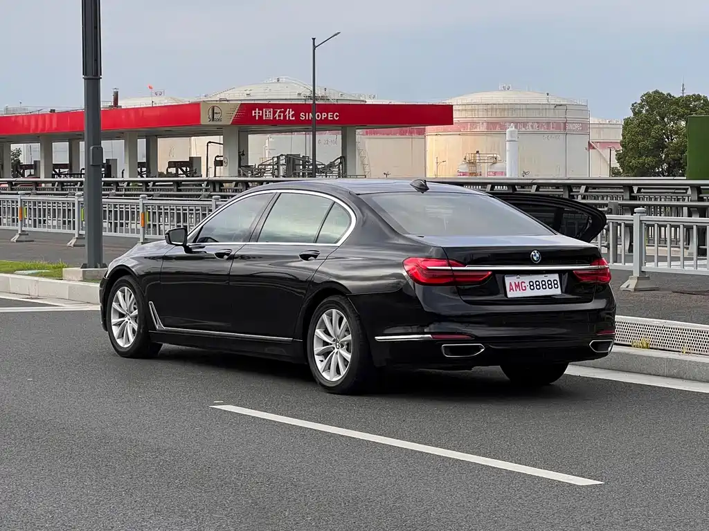 BMW 7 Series — миниатюра 7
