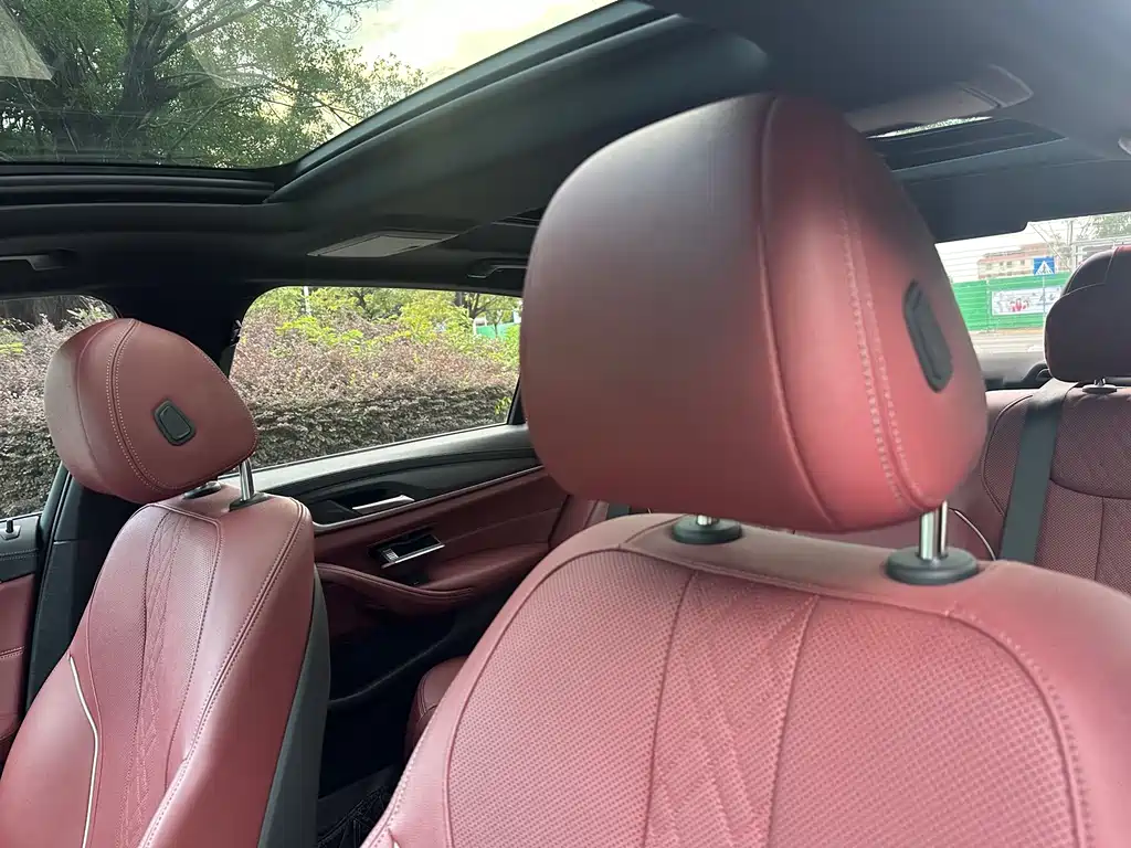 BMW 5 Series — миниатюра 9