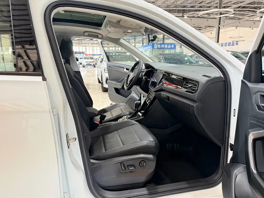 Volkswagen T-Roc — миниатюра 9