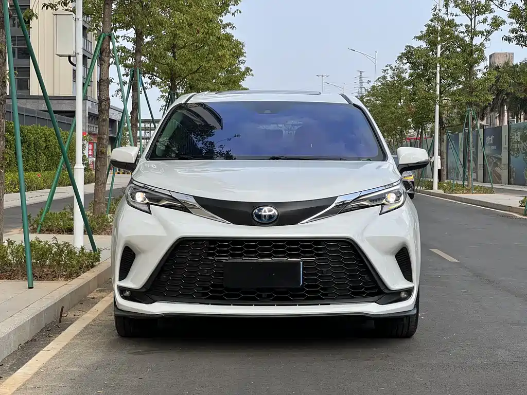 Toyota Granvia 2023