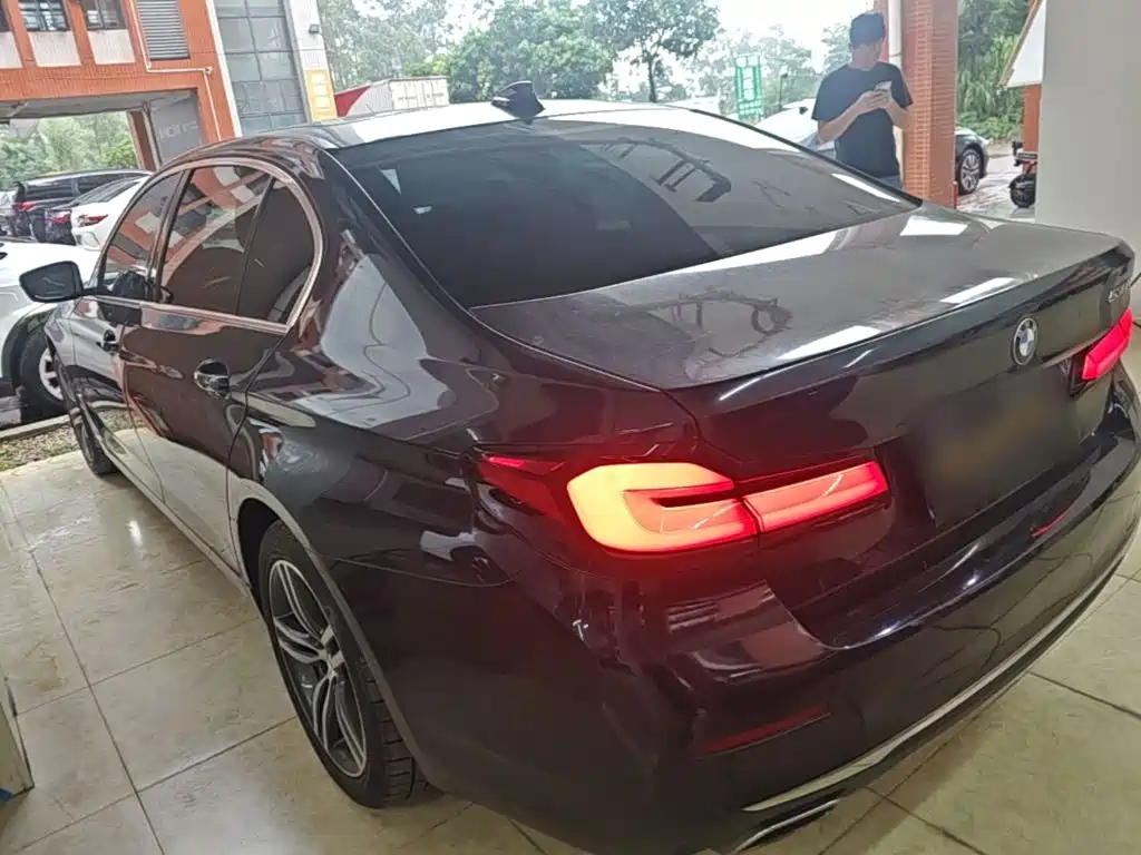 BMW 5 Series — миниатюра 5