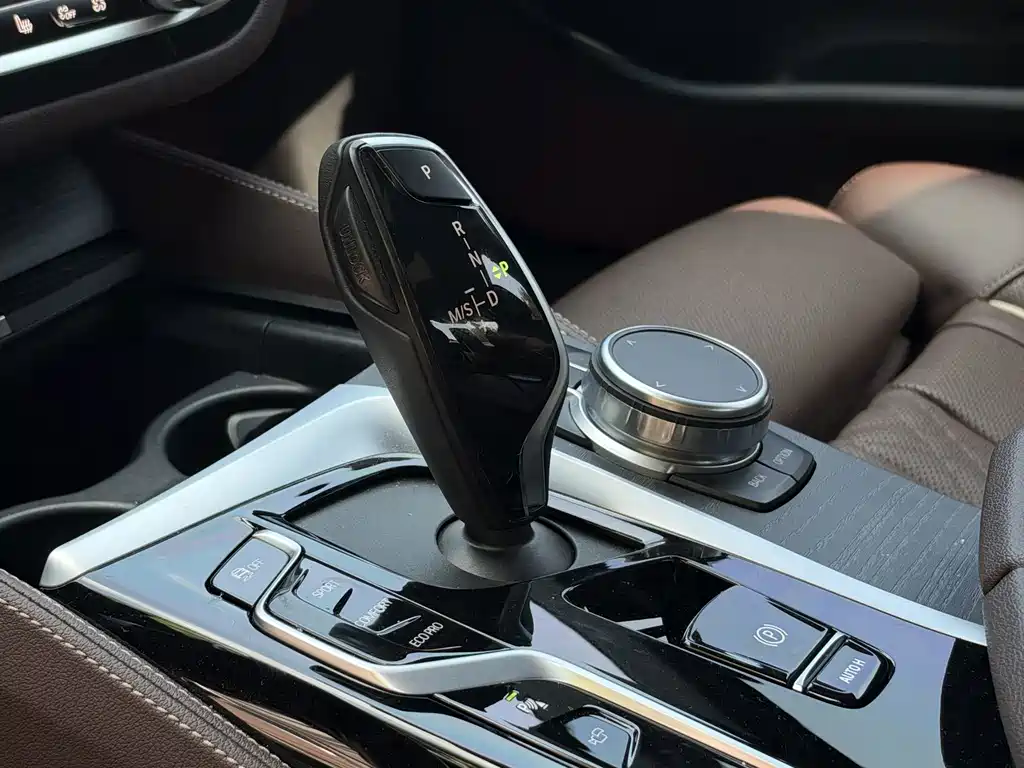 BMW 5 Series — миниатюра 19