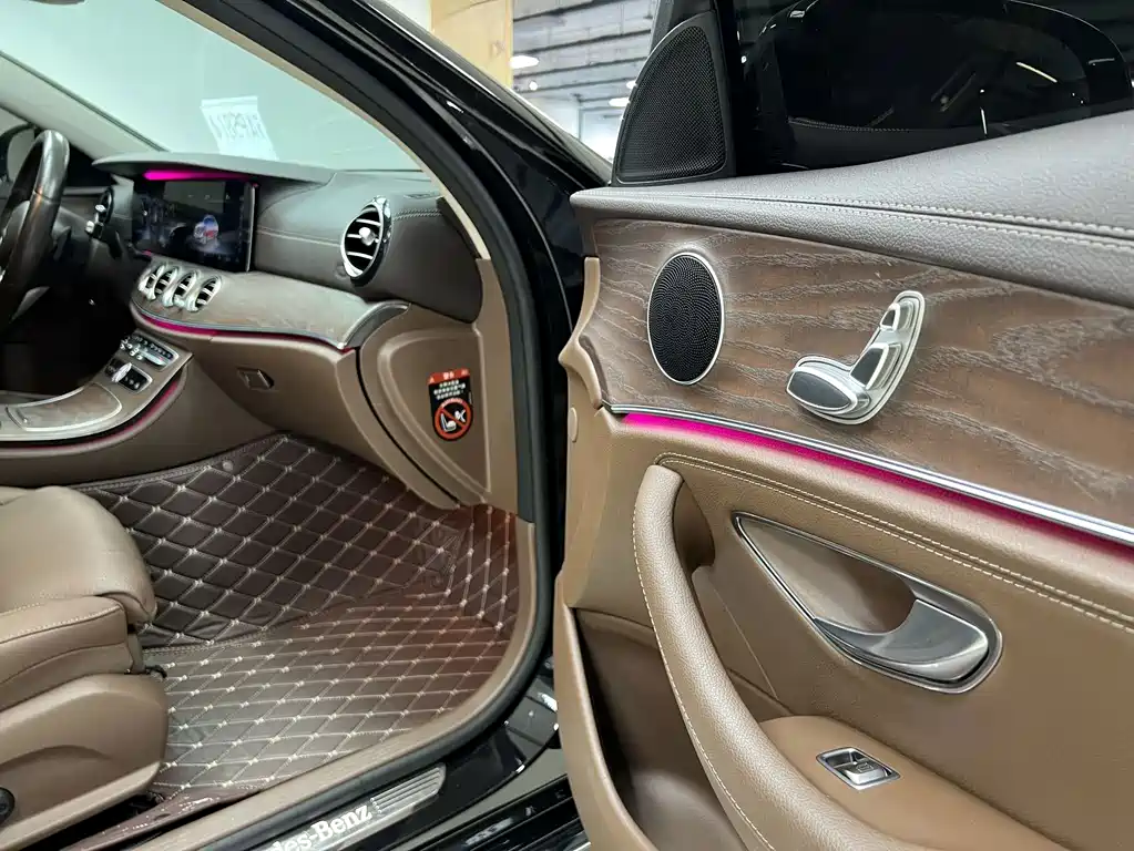 Mercedes-Benz E-Class — миниатюра 5