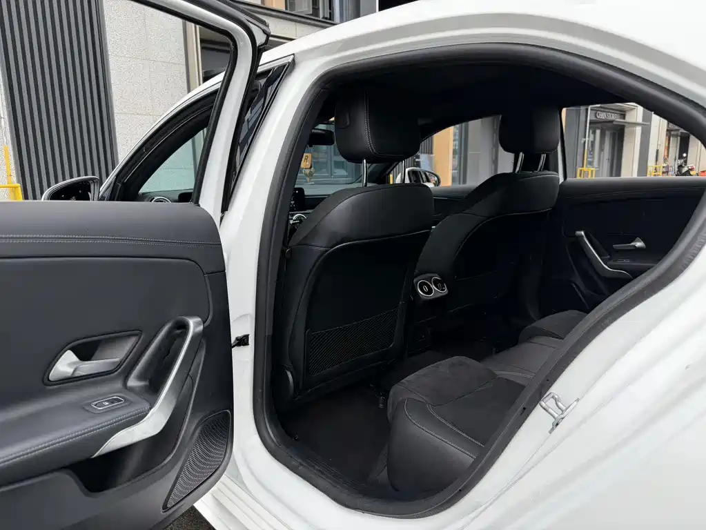 Mercedes-Benz A-Class — миниатюра 10