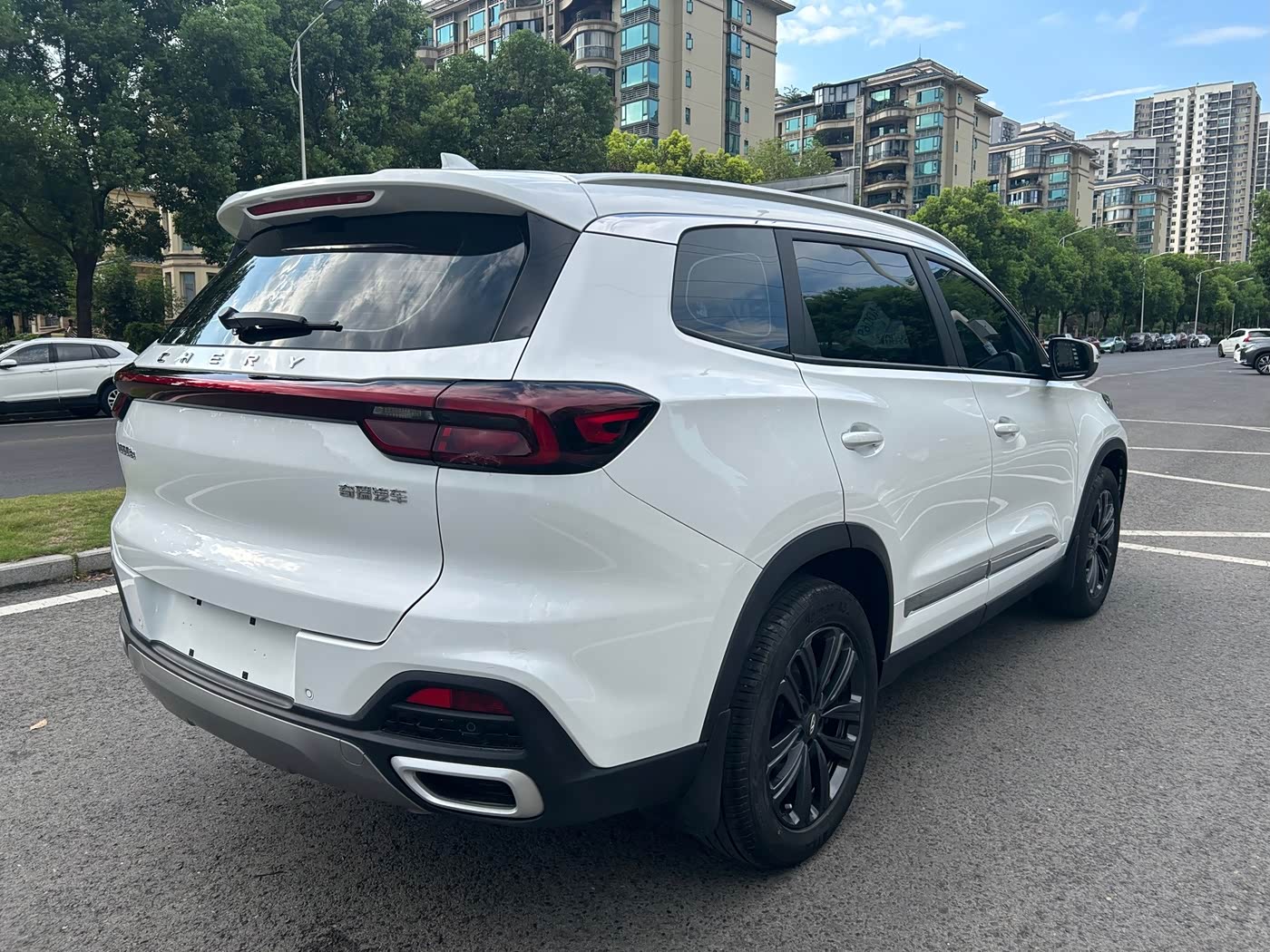 CHERY Tiggo 8 1.5 л 2023 г. Белый, пробег 14000 км