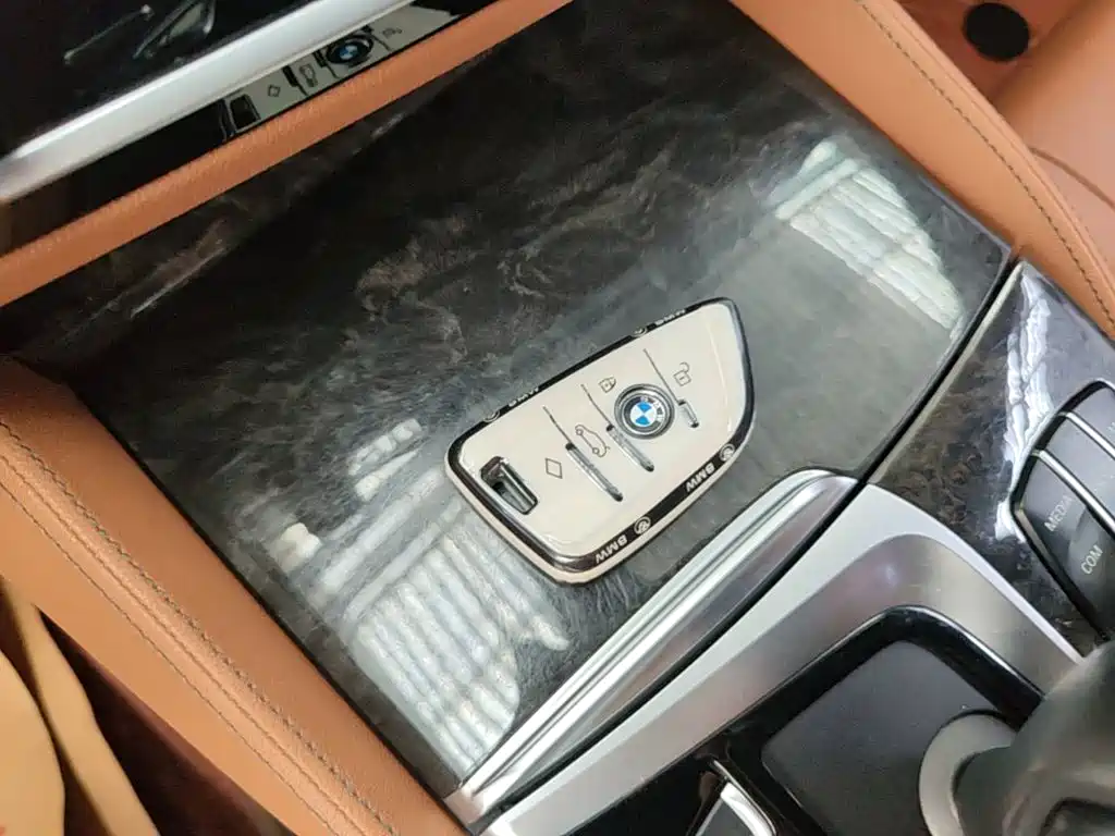 BMW 5 Series — миниатюра 9