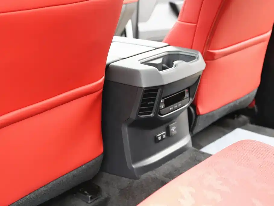 Toyota Sequoia — миниатюра 19