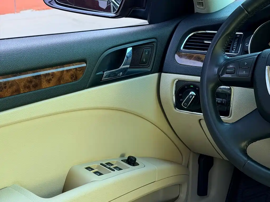 Skoda Superb — миниатюра 16