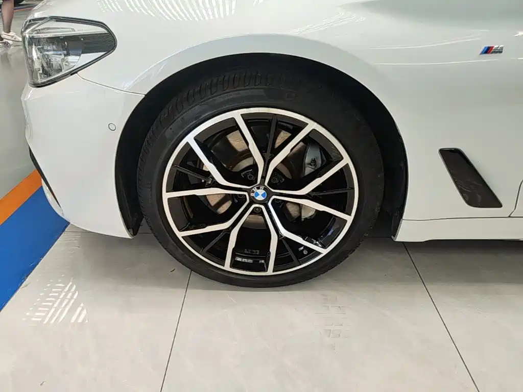 BMW 5 Series — миниатюра 23