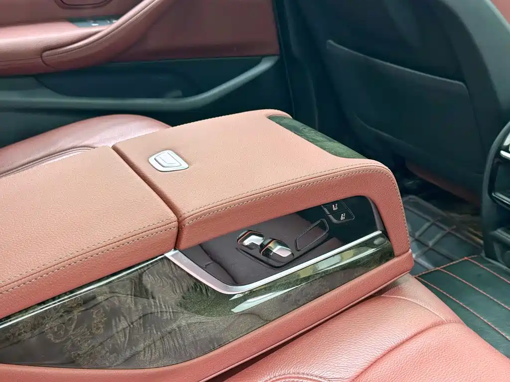 BMW 5 Series — миниатюра 10