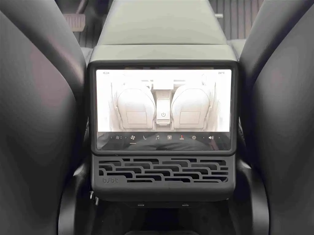 Tesla Model Y — миниатюра 14
