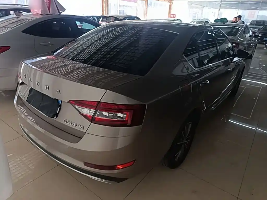 Skoda Octavia — миниатюра 7