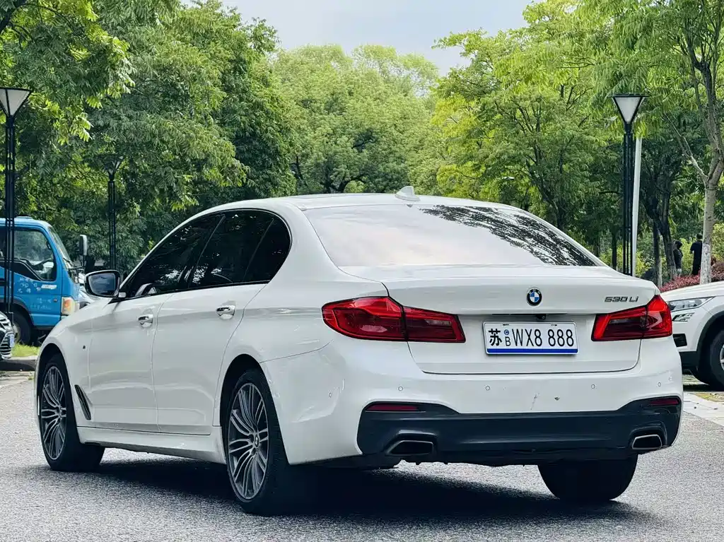 BMW 5 Series — миниатюра 6