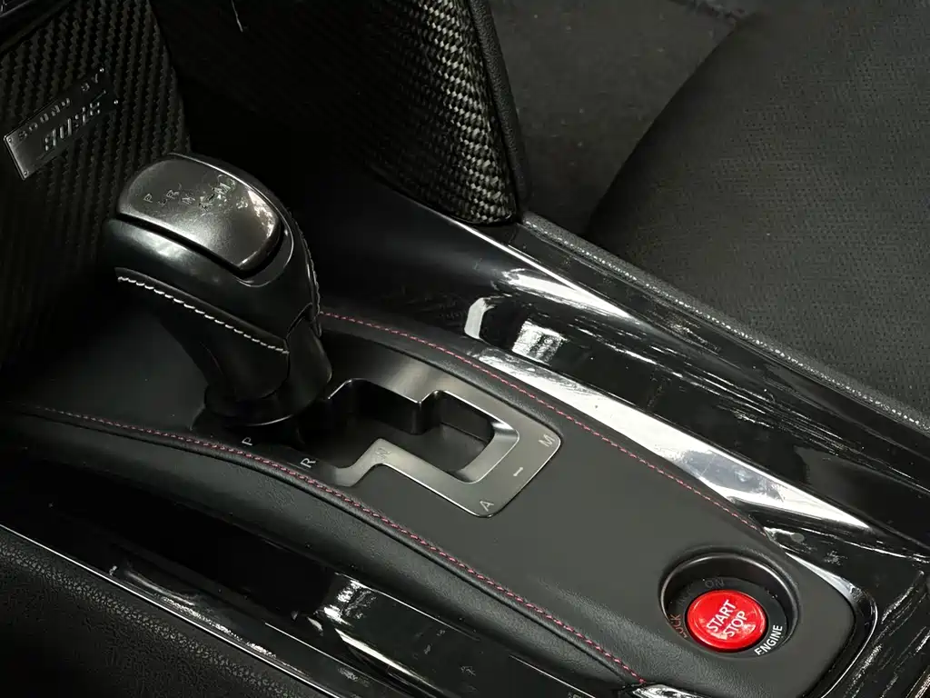 Nissan GT-R — миниатюра 7