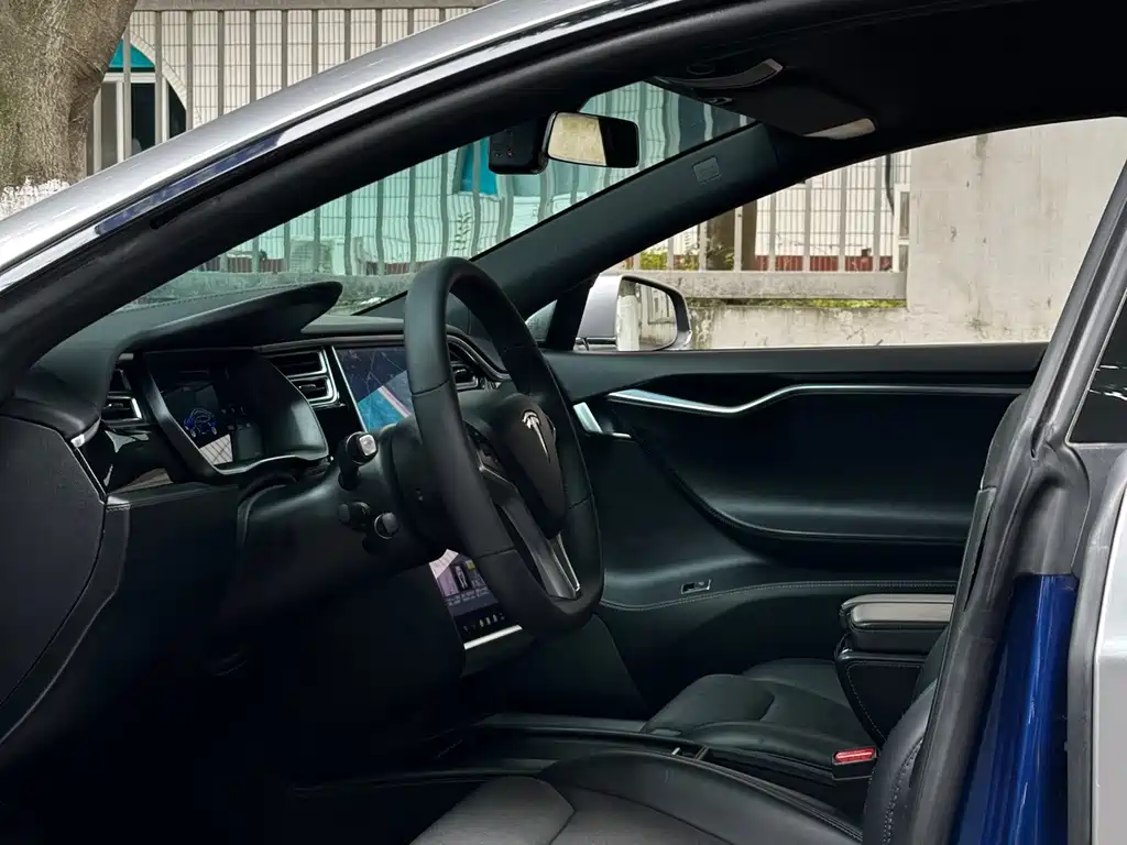 Tesla Model S — миниатюра 5