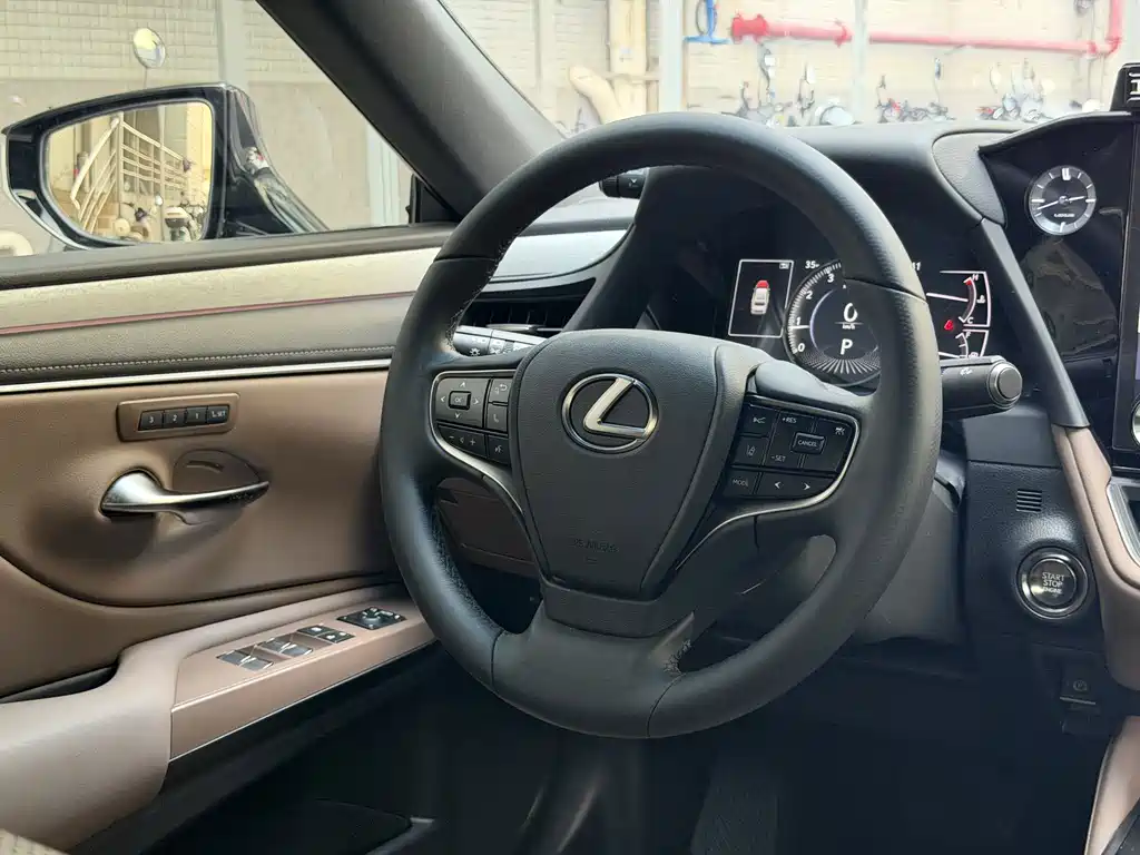 Lexus ES — миниатюра 12