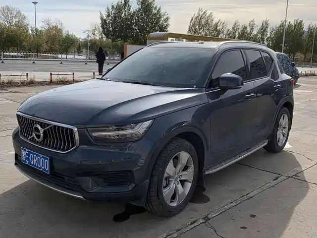 VOLVO  XC40 2022