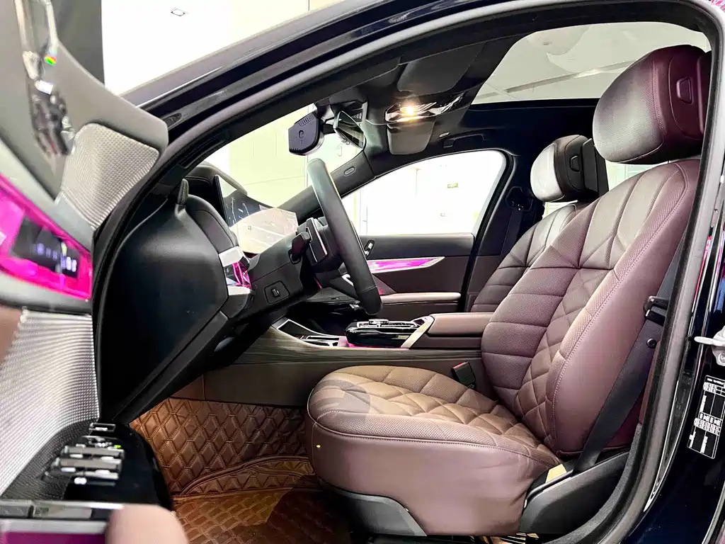 BMW 7 Series — миниатюра 7