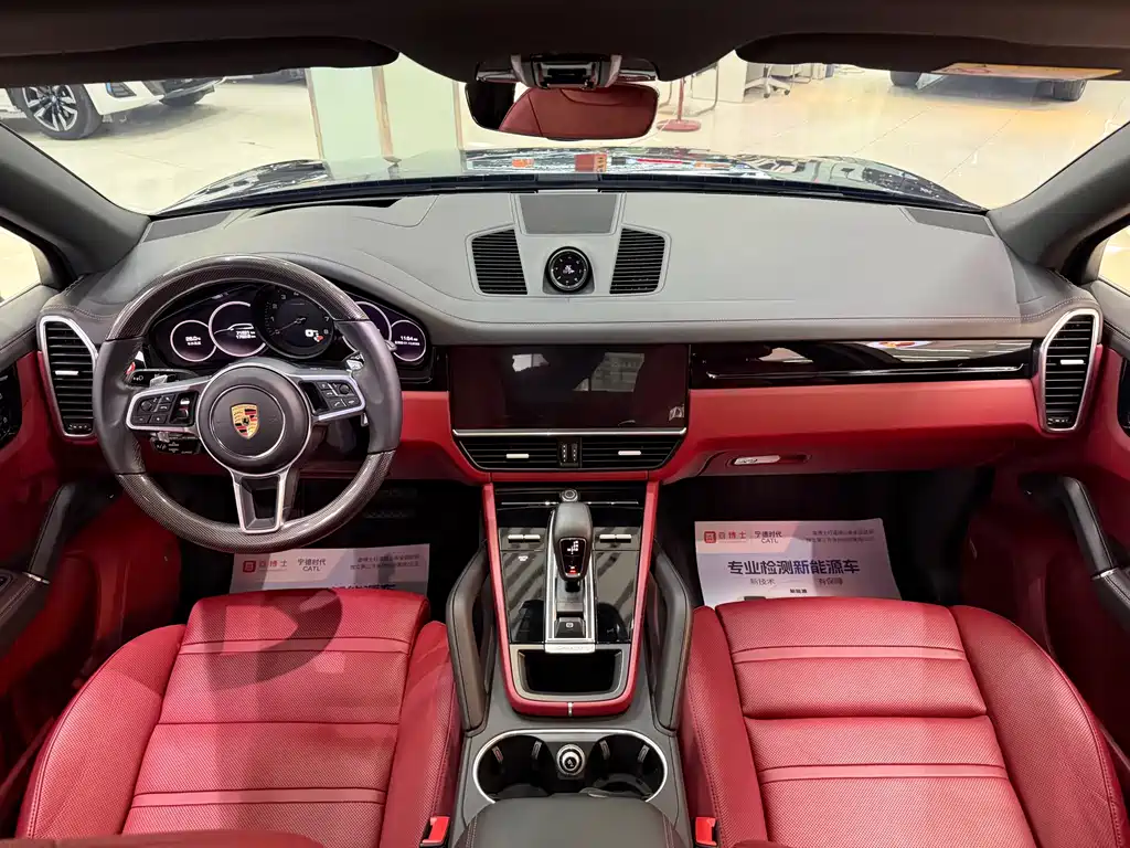 Porsche Cayenne — миниатюра 6