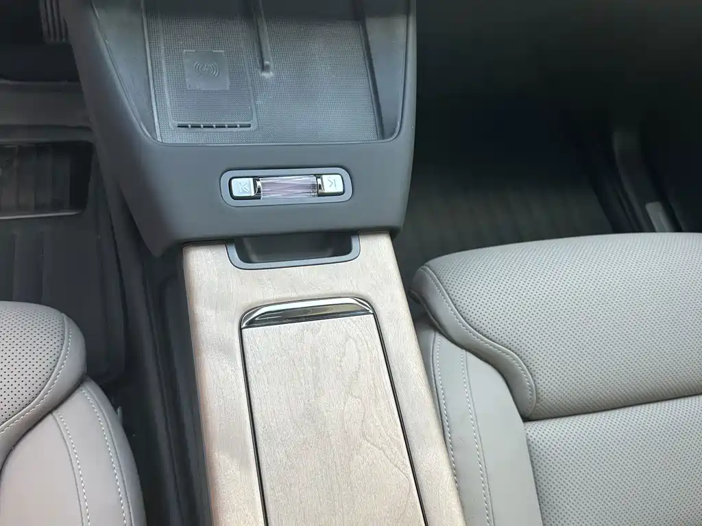 Volvo XC70 PHEV — миниатюра 14