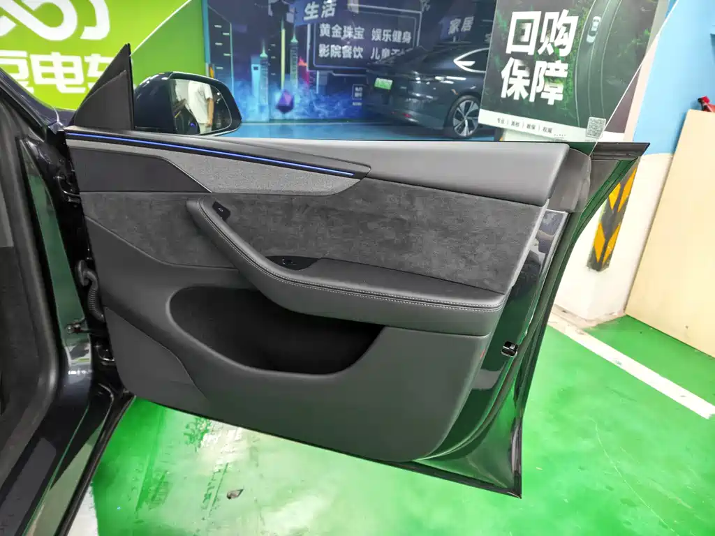 Tesla Model Y L