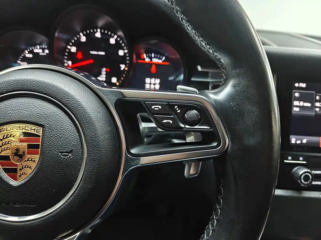 Porsche Macan — миниатюра 10