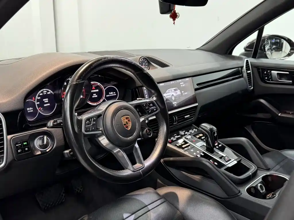 Porsche Cayenne — миниатюра 4