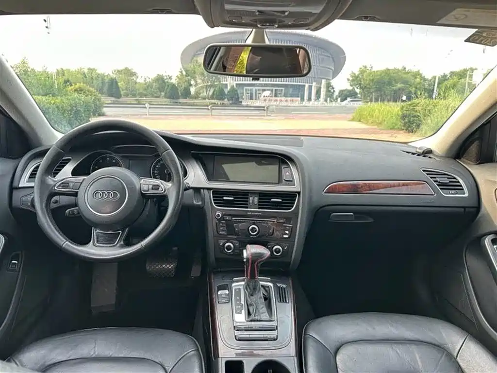 Audi A4L 2015 35 TFSI AT Comfort