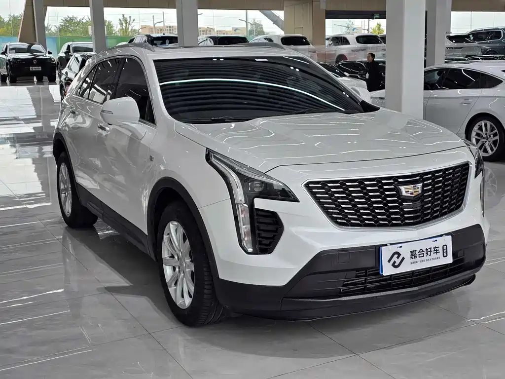 CADILLAC XT4