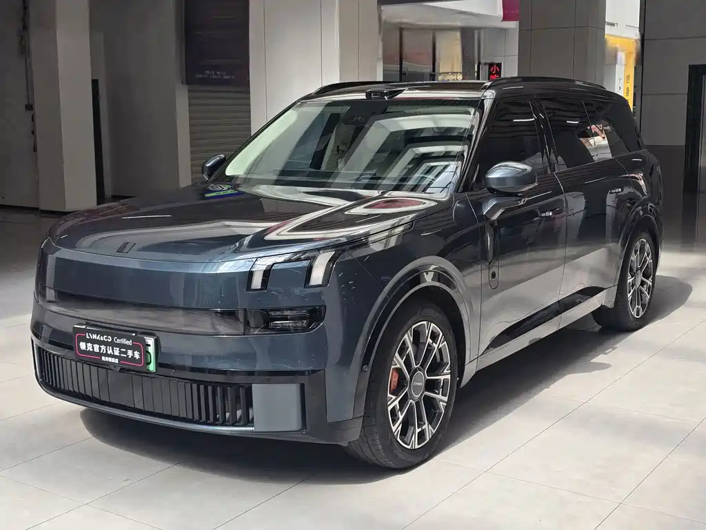 Lynk & Co 900