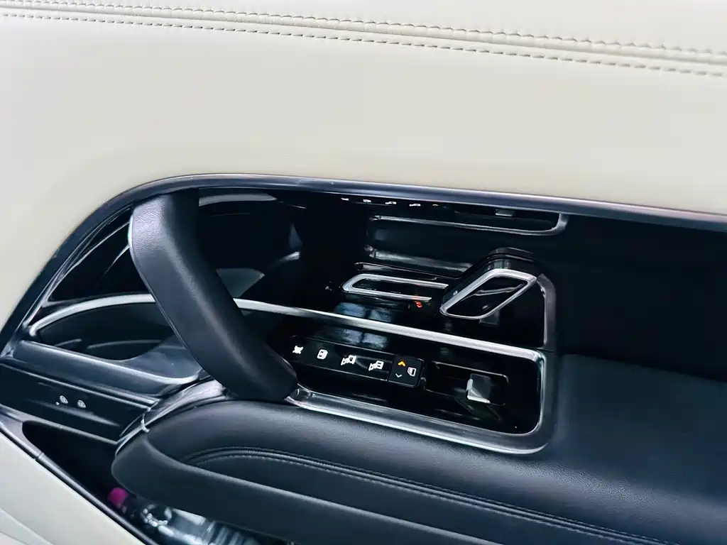 Land Rover Range Rover — миниатюра 18