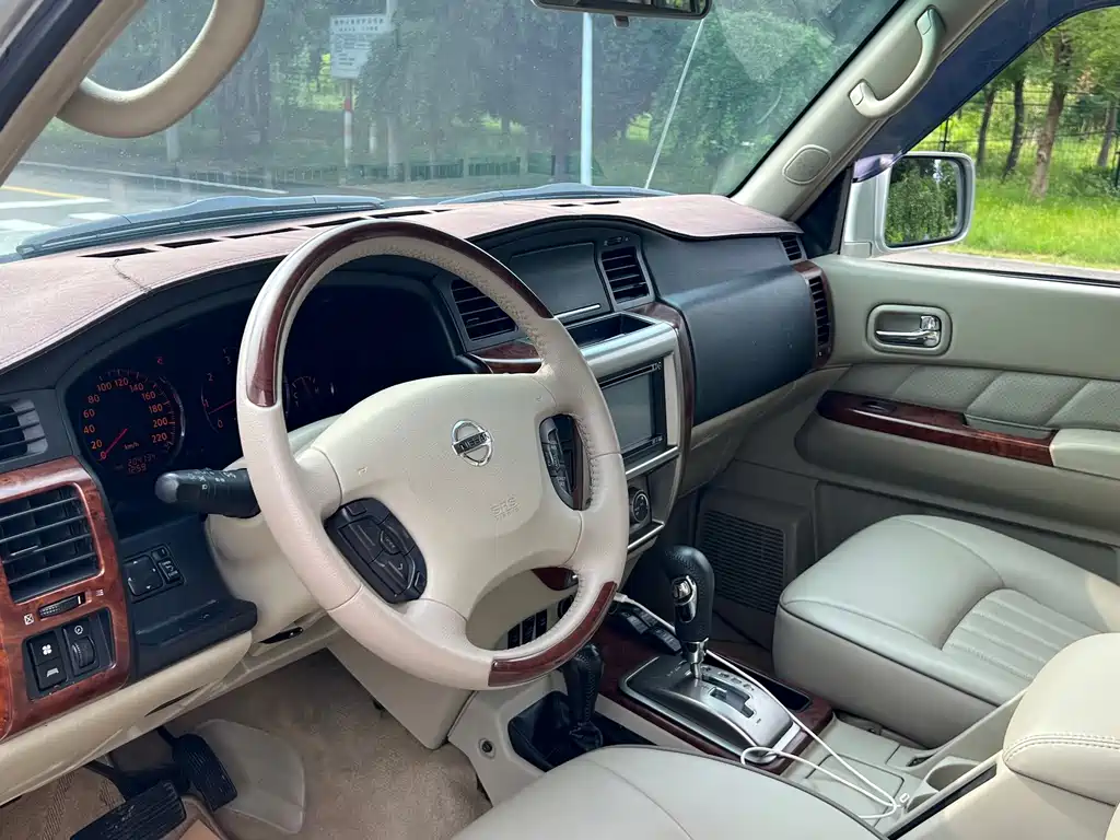 Nissan Patrol — миниатюра 5