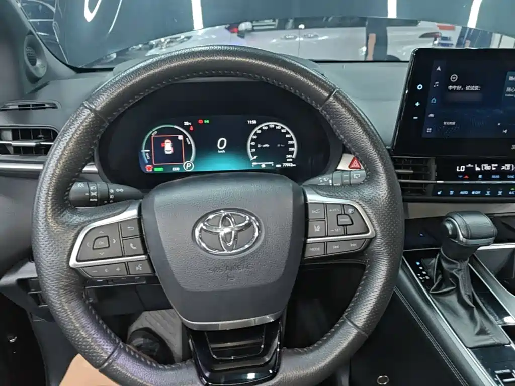 Toyota Granvia — миниатюра 11