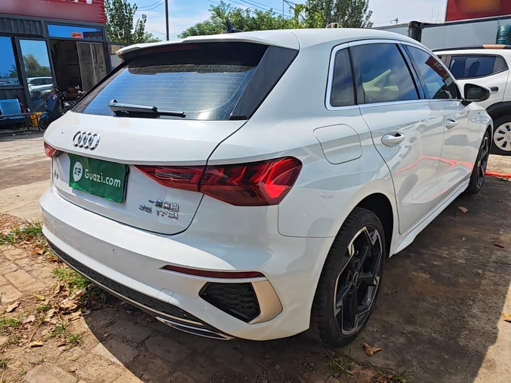 Audi A3 1.4 л 2023 г. Белый, пробег 43099 км