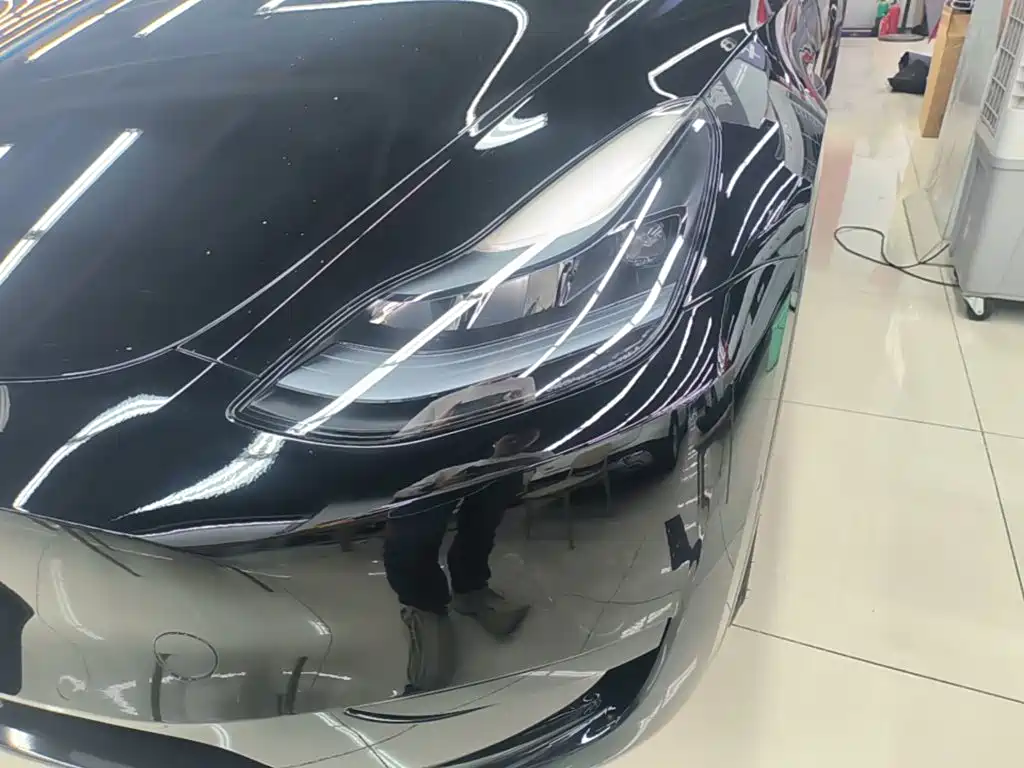 Tesla Model Y — миниатюра 24