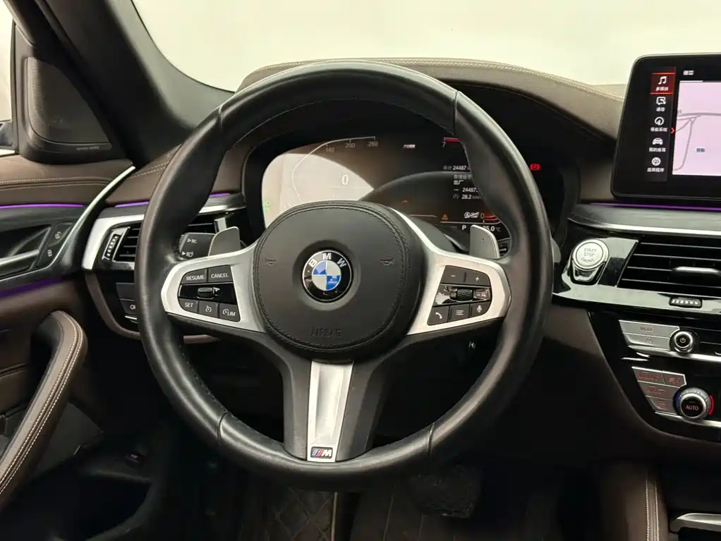 BMW 5 Series — миниатюра 12
