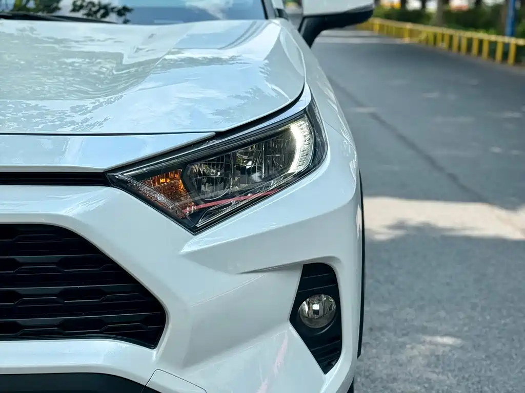 Toyota RAV4 — миниатюра 3