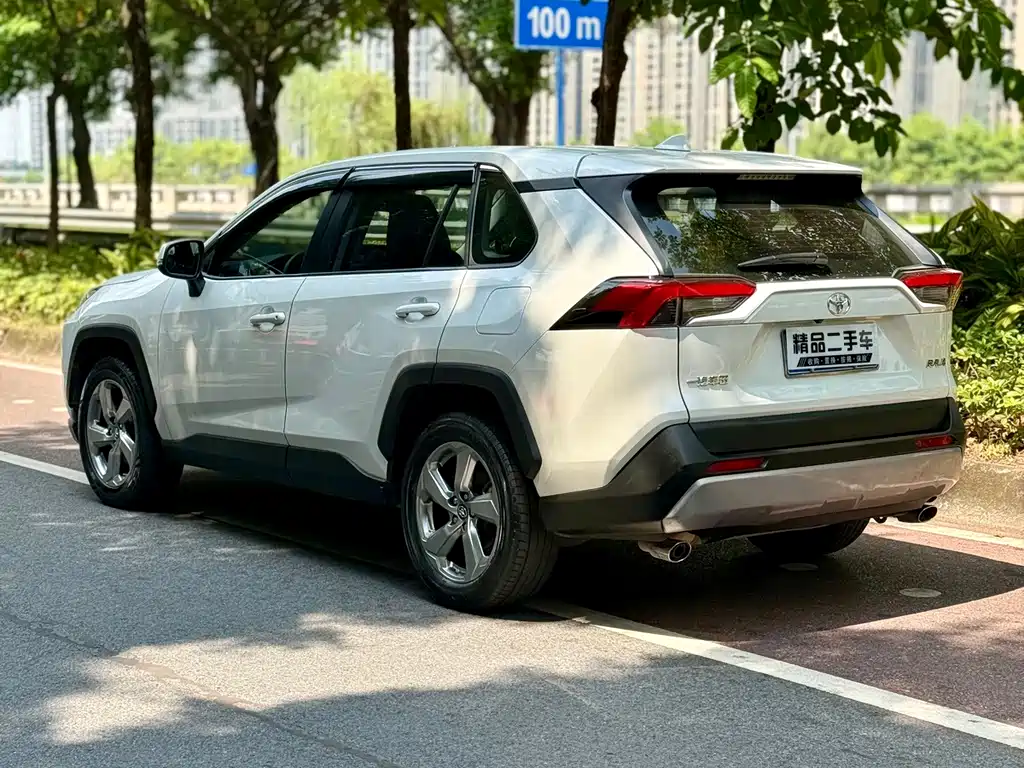 Toyota RAV4 — миниатюра 9