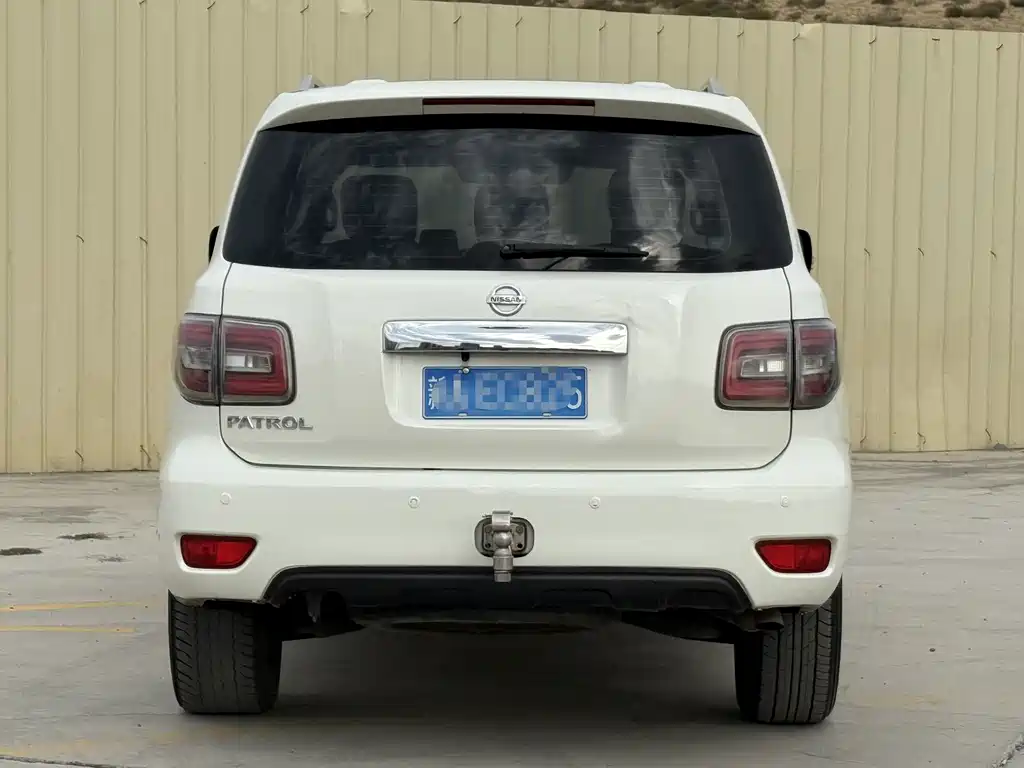 Nissan Patrol — миниатюра 5