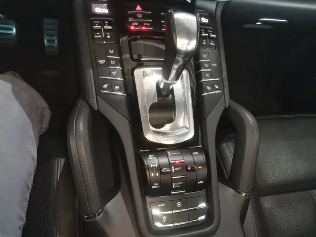 Porsche Cayenne — миниатюра 14