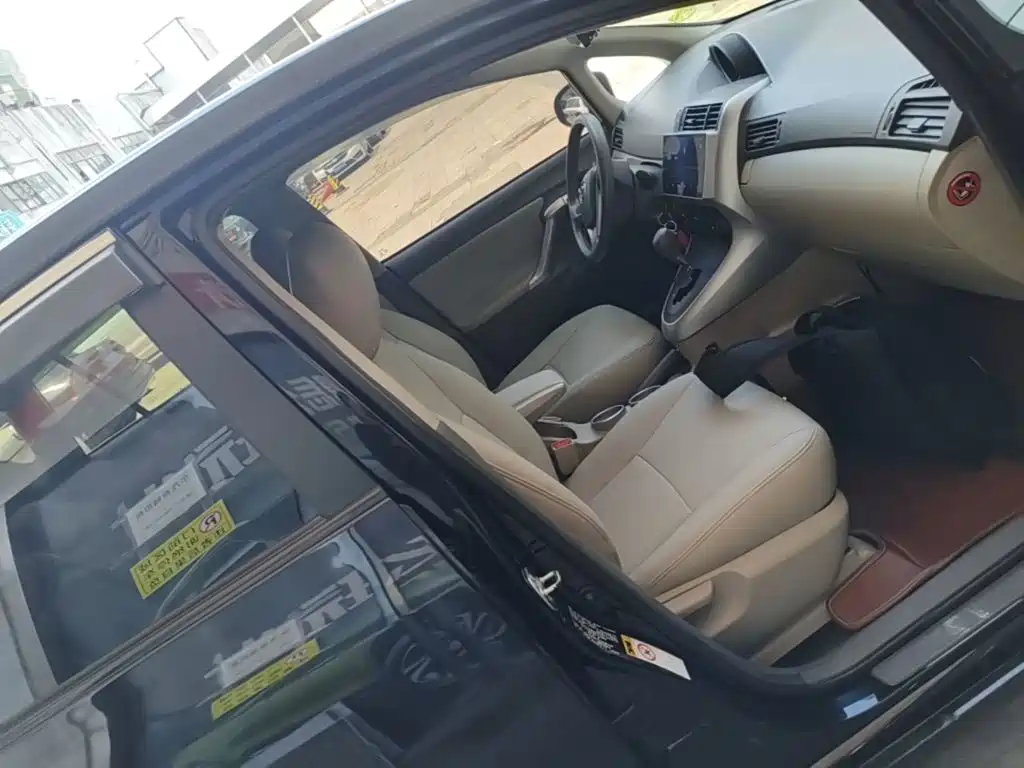 Toyota Verso — миниатюра 25
